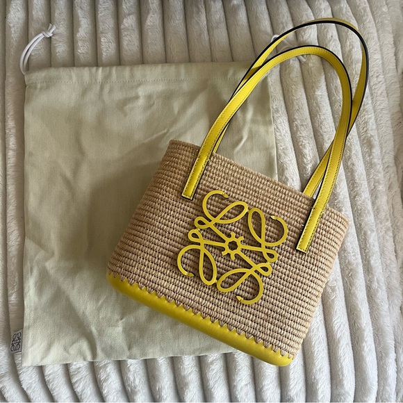 Loewe Paulas Ibiza Anagram Logo Mini Raffia Basket Shoulder Bag in Yellow - Picture 2 of 12